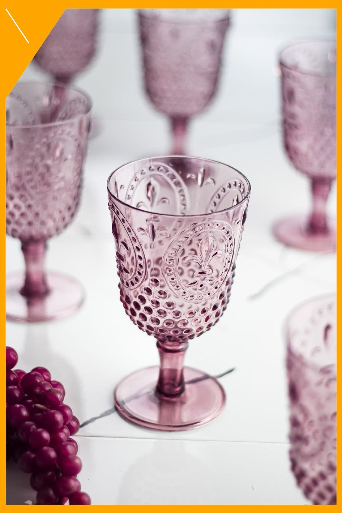 Mürdüm Rengi Kırılmaz Akrilik Ayaklı Kadeh Su Meşrubat Sunum Bardağı 450 ml